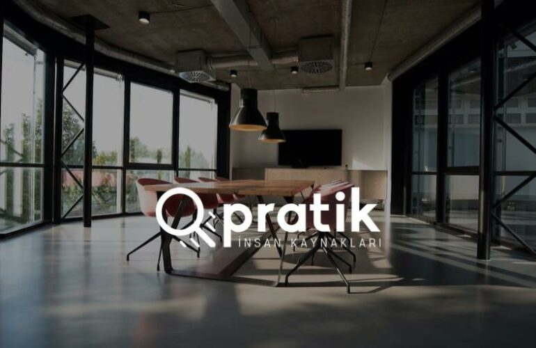 Ofiste büyük toplantı masası